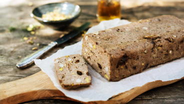 Terrina z kaczki z pistacjami i śliwkami