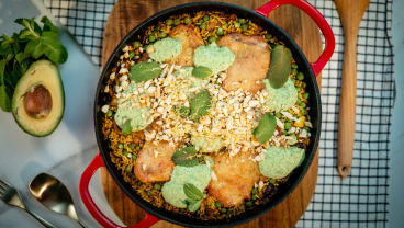 Pilaw z udkami kurczaka i ziołowym sosem