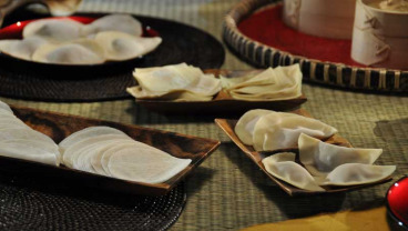 Wonton ravioli z polewą z jabłkowego cydru, marchwiowo – fenkułowa sałatka z dressingiem z białego wina, oraz dżemowe pacz