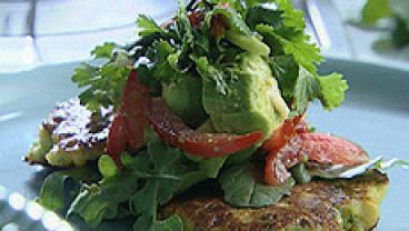 Placuszki z kukurydzy z salsą z awokado