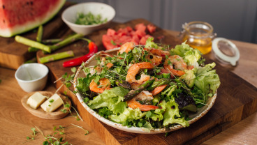 Sałatka z krewetkami i szparagami 