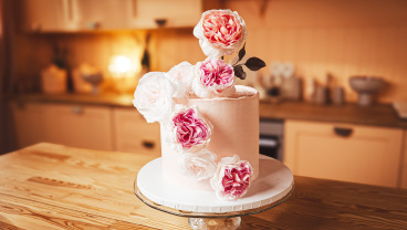 Tort malinowo-pistacjowy