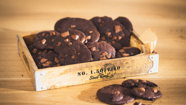 Czekoladowe cookies z ziarnem kakaowca