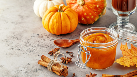 Kurczak w pomarańczach z kaparami i pistacjami