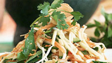 Sałatka z wietnamskim dressingiem nuoc nam