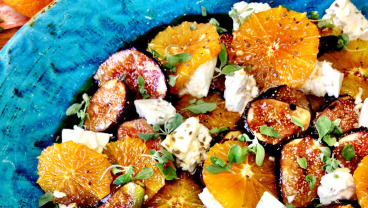 Sałatka z karmelizowanych fig, pomarańczy i koziego sera