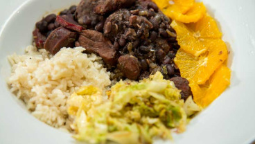 Feijoada &#8211; brazylijska potrawka z mięsa i czarnej fasoli - Andrzej Czajka