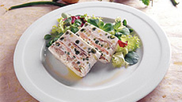 Zapiekanka rybna pachnąca dymem z serem ricotta