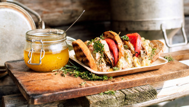 Camembert grillowany z podhalańską jagnięciną 