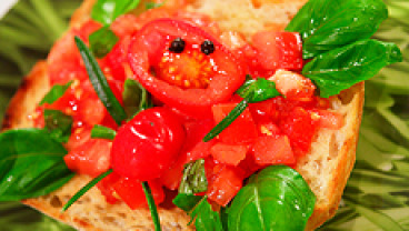 Bruschetta z pomidorami i grillowaną papryką