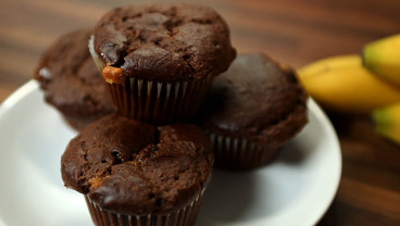 Muffiny bananowo-kakaowe z kawałkami czekolady
