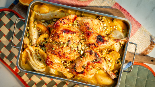 Kurczak w pomarańczach z kaparami i pistacjami