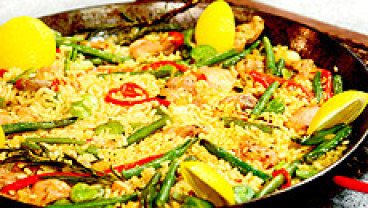 Paella z kurczakiem i warzywami