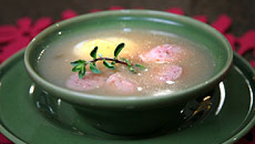 Żur z białą kiełbasą i jajkiem