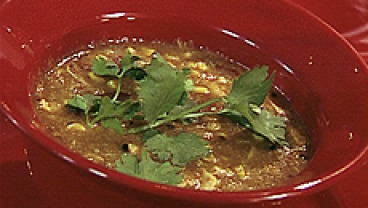 Zupa kukurydziana w stylu tex-mex z czerwoną papryką