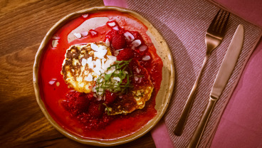 Ukraińskie syrniki z sosem malinowym