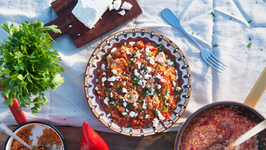 Gulasz z czerwonych warzyw i piersi z kurczaka