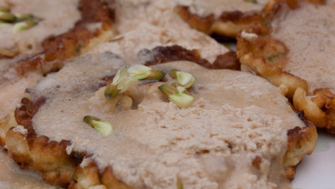 Placuszki z bursztynem i kwiatami akacji