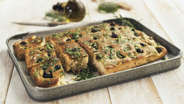 Focaccia z rozmarynem, solą i pesto