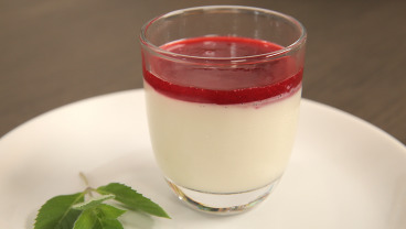 Panna cotta waniliowo-cytrynowa z malinami