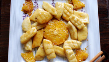 Leniwe kluski z karmelizowanymi pomarańczami
