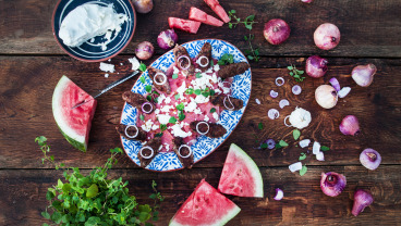 Cevapi z carpaccio z arbuza i serem feta