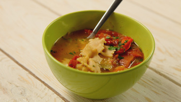 Włoska zupa z oliwkami i makaronem