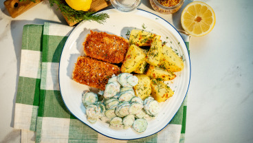 Kotlet z tofu à la schabowy z ziemniakami i mizerią