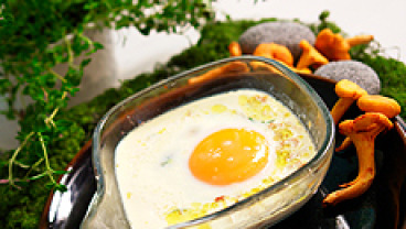 Jajka pieczone z kurkami i parmezanem