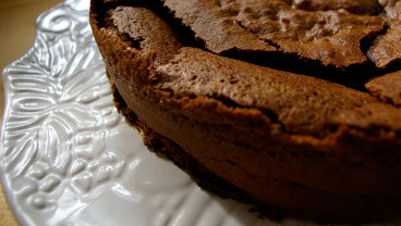 Ciasto czekoladowe ze spękanym wierzchem