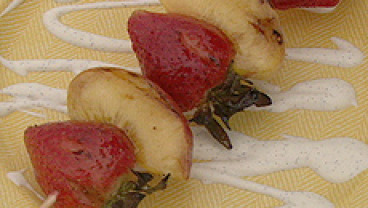 Owoce grillowane w miodzie z migdałami w sosie toffi z chicago