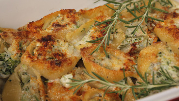 Muszle z brokułami z sosem serowym