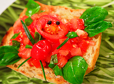 Bruschetta z pomidorami i grillowaną papryką