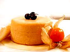 Pudding jaśminowy z kruchymi waflowymi tulejkami