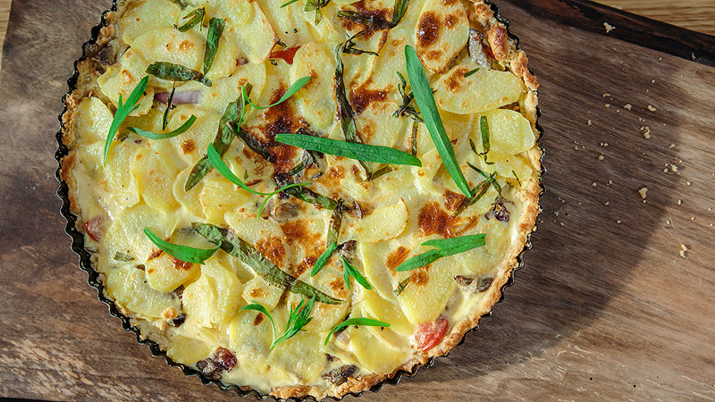 Tarta z wątróbkami i plastrami ziemniaków