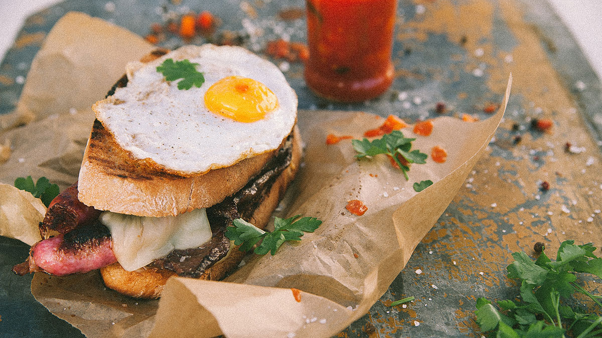 Francesinha, czyli croque madame po portugalsku