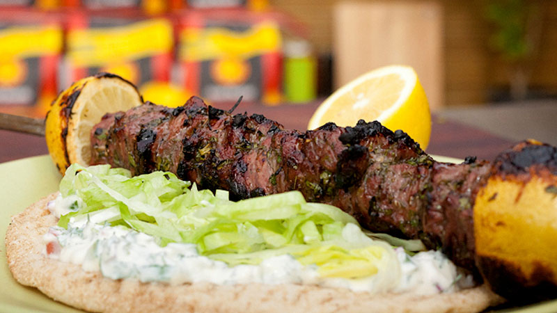 Greckie grillowane jagnięce souvlaki