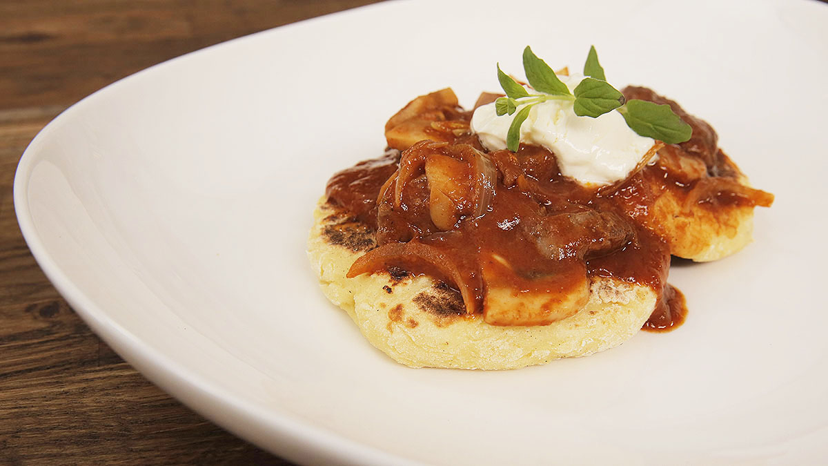 Placek po góralsku z boeuf stroganowem