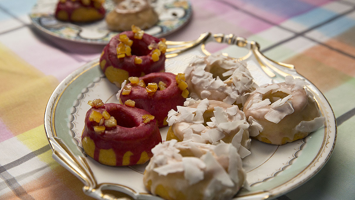 Pieczone pączki z lukrem kokosowym