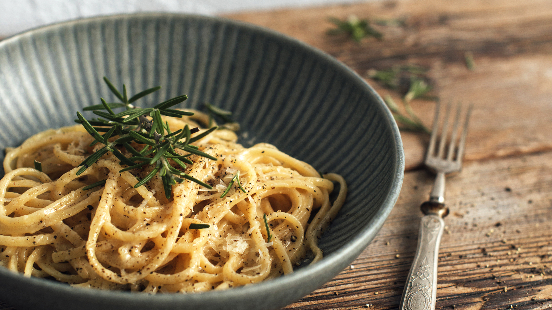 Linguine con panna e rosmarino