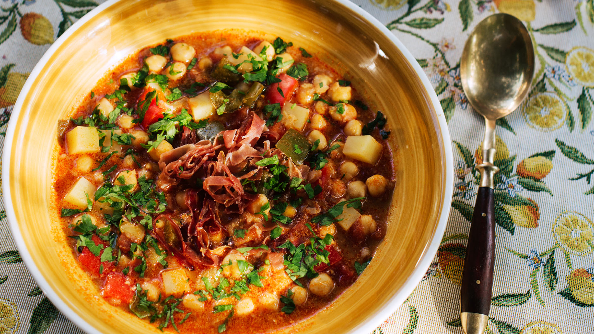 Potaje de garbanzos con jamon