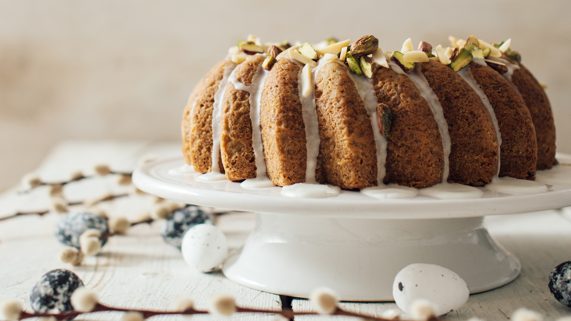 Zielona babka z pistacjami i lukrem pomarańczowym