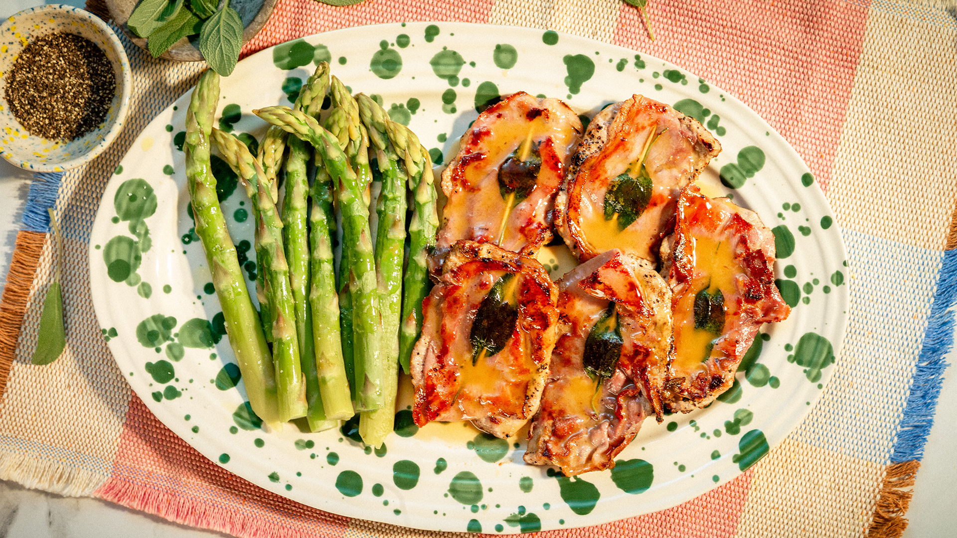 Saltimbocca - eskalopki cielęce w sosie winnym